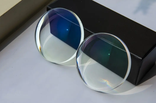 眼镜镜片透光率如何检测